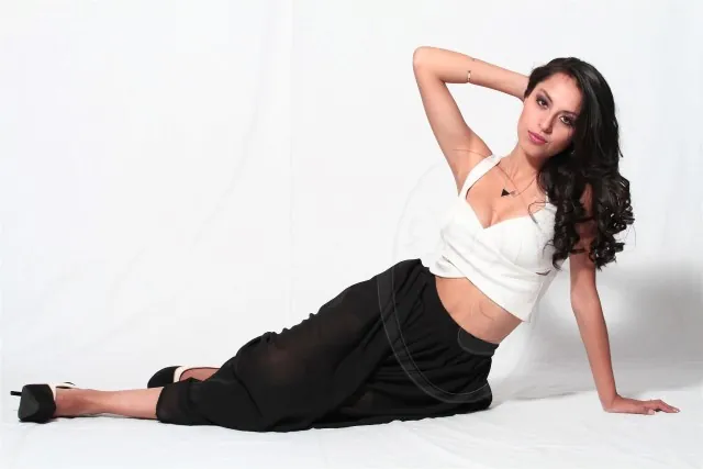 Modelo del staff de Maria Emilia en sesión de estudio